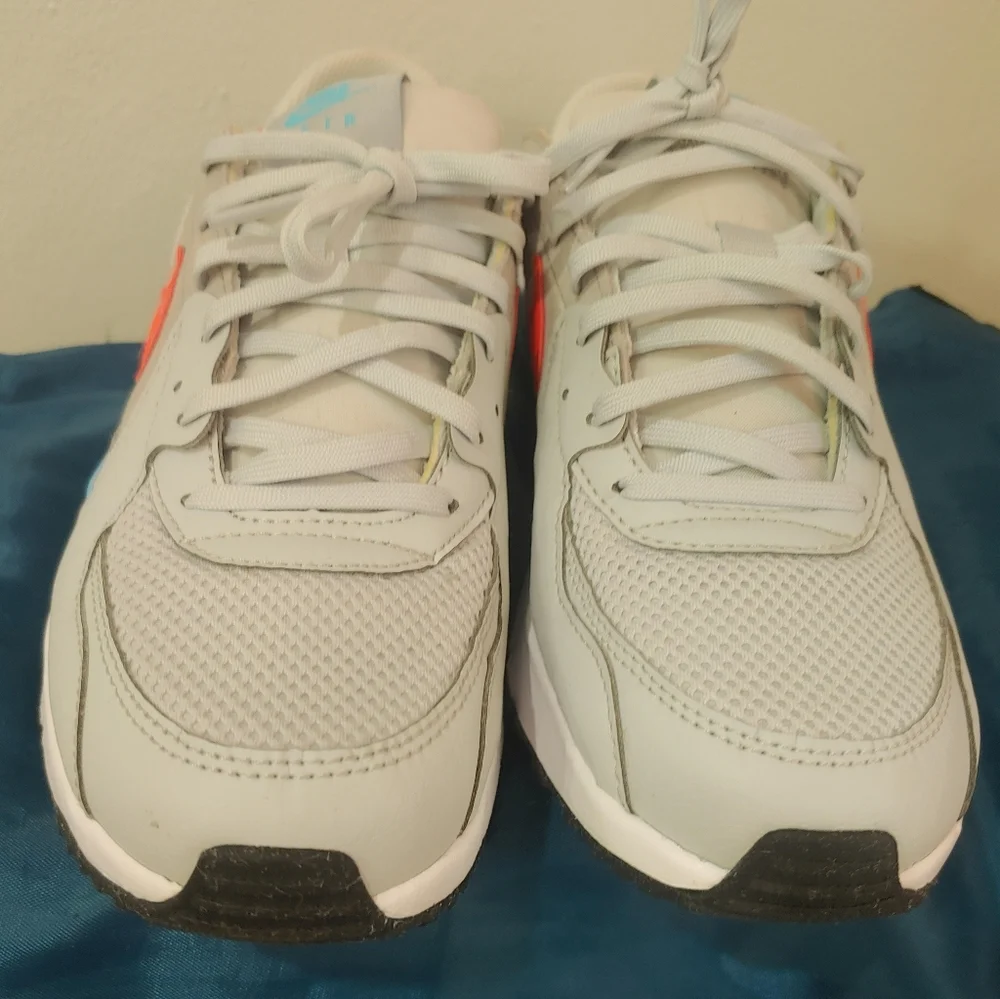 Nike Air Max Sneakers Women's - Picture 7 of 14